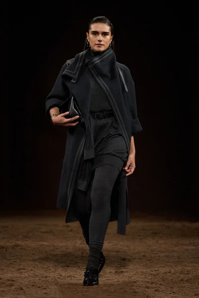 Look 25